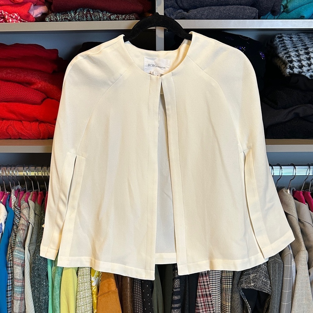BCBGeneration ecru front hook and eye closure cape size S